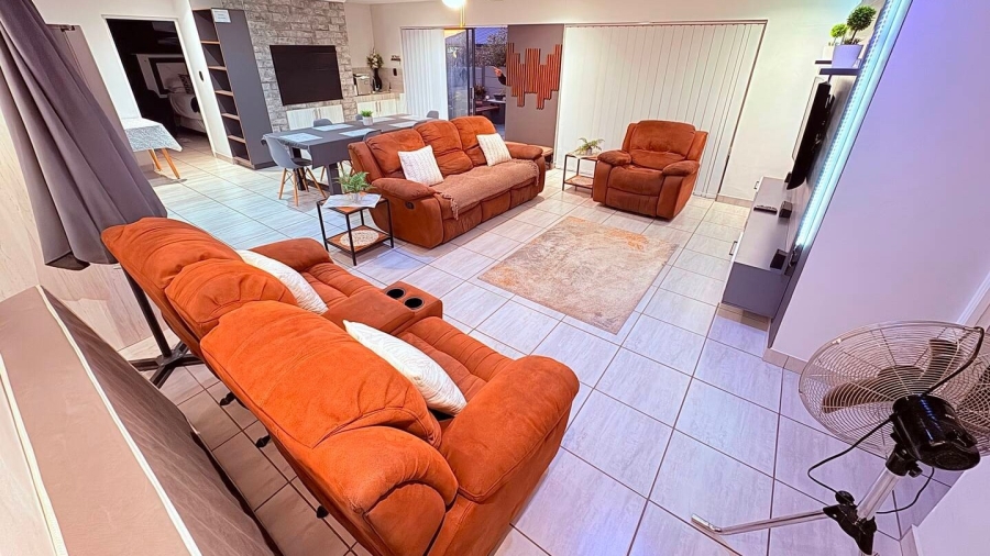 5 Bedroom Property for Sale in Reebok Western Cape